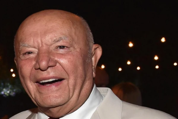 dan-tana-o-famoso-proprietario-do-restaurante-dos-celebridades-de-hollywood-faleceu-aos--anos