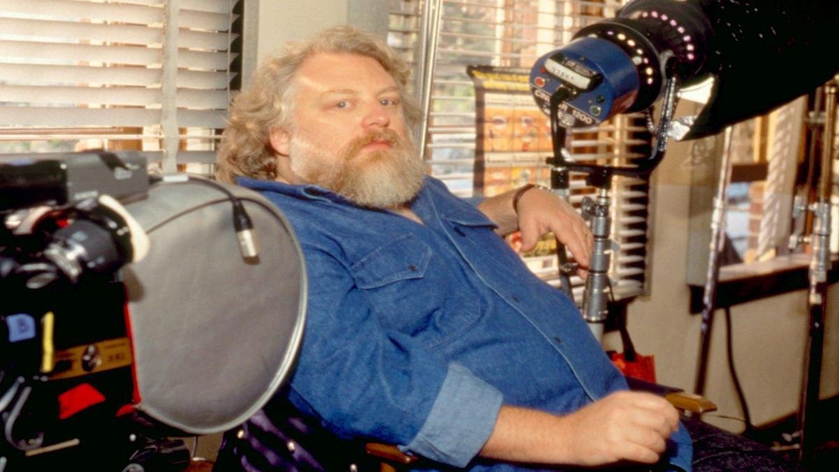 diretor-jonathan-kaplan-conhecido-por-er-e-a-acusada-falece-aos--anos