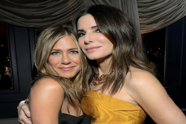 sandra-bullock-e-jennifer-aniston-falam-sobre-amizade-em-um-mundo-de-rivalidades-em-hollywood
