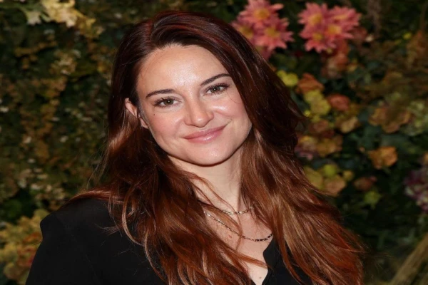 shailene-woodley-se-junta-a-lindsay-lohan-na-nova-serie-da-hulu-count-my-lies-e-derek-hough-e-o-novo